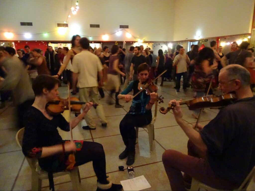 terre-de-sons-bal Association Terre de sons animant un bal
